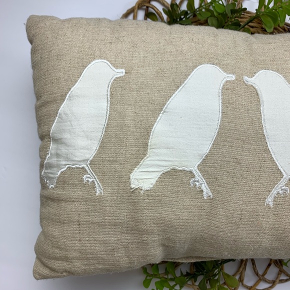 ❌SOLD❌ 5 Birds Farmhouse Lumbar Throw Pillow - Picture 3 of 8